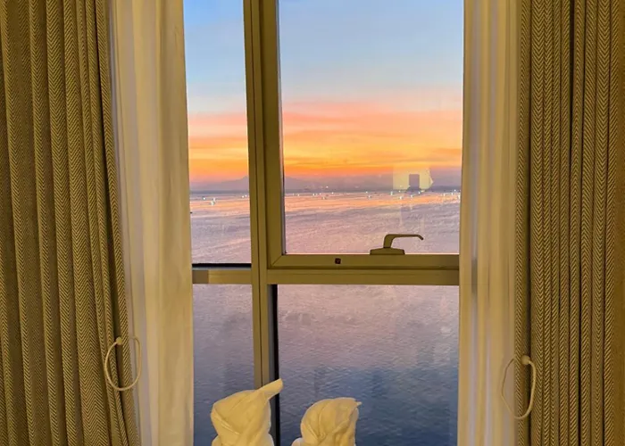 Luxury 1 Bedroom Facing Bay Sunset Near Okada Airports Moa *